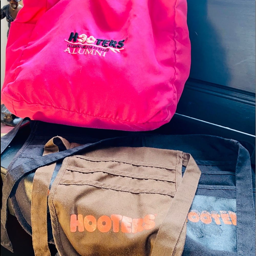 HOOTERS 🦉 WAITRESS GEAR